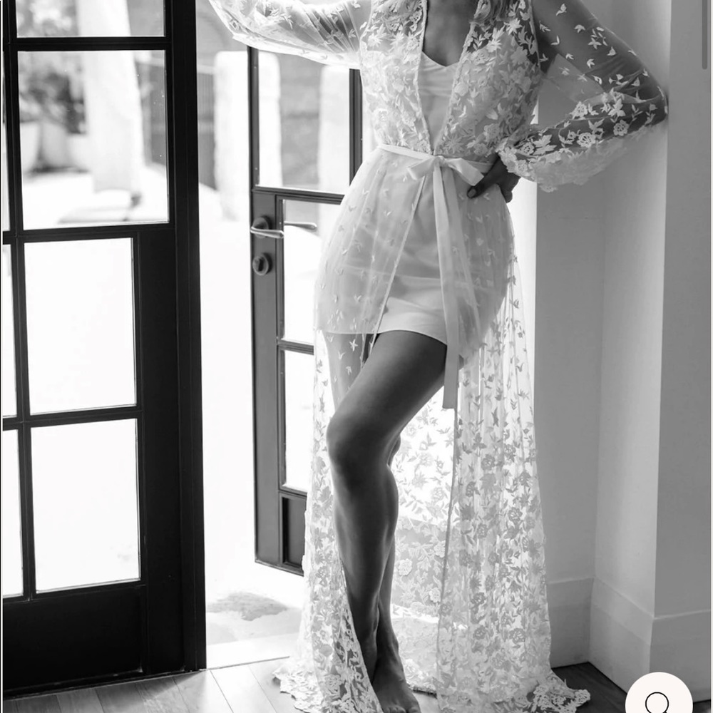 ADELE BRIDAL LACE MAXI ROBE - INCLUDES SLIP
Regular